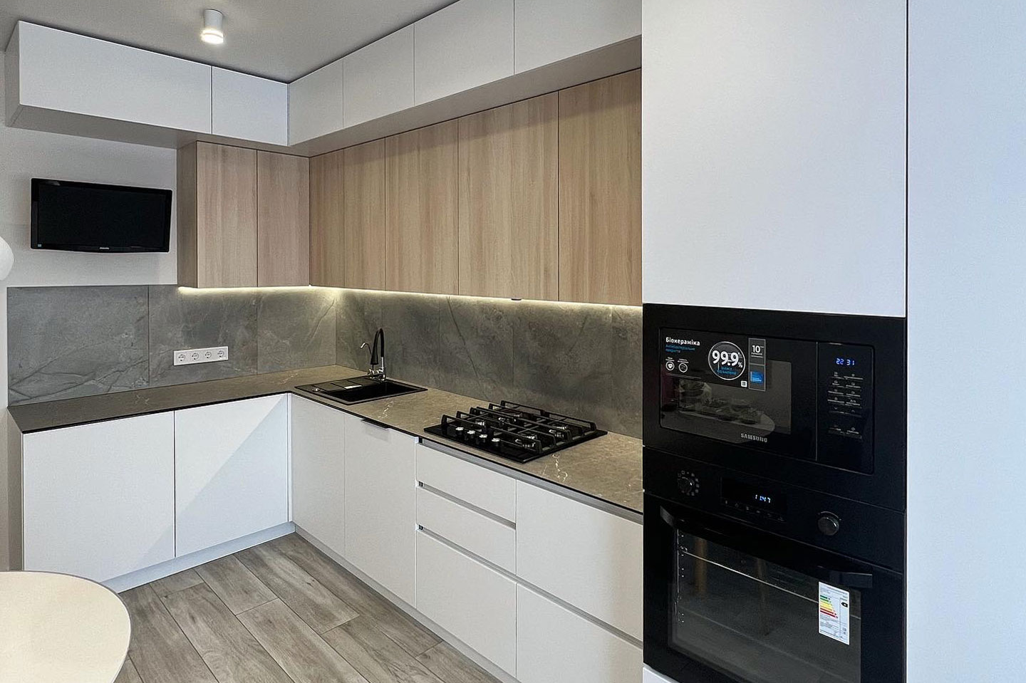 Decor Kitchen with character countertops Fundermax - photo №5