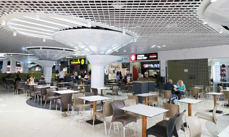Foodcourt w centrum handlowym Gorodok - Zdjęcie HPL №16