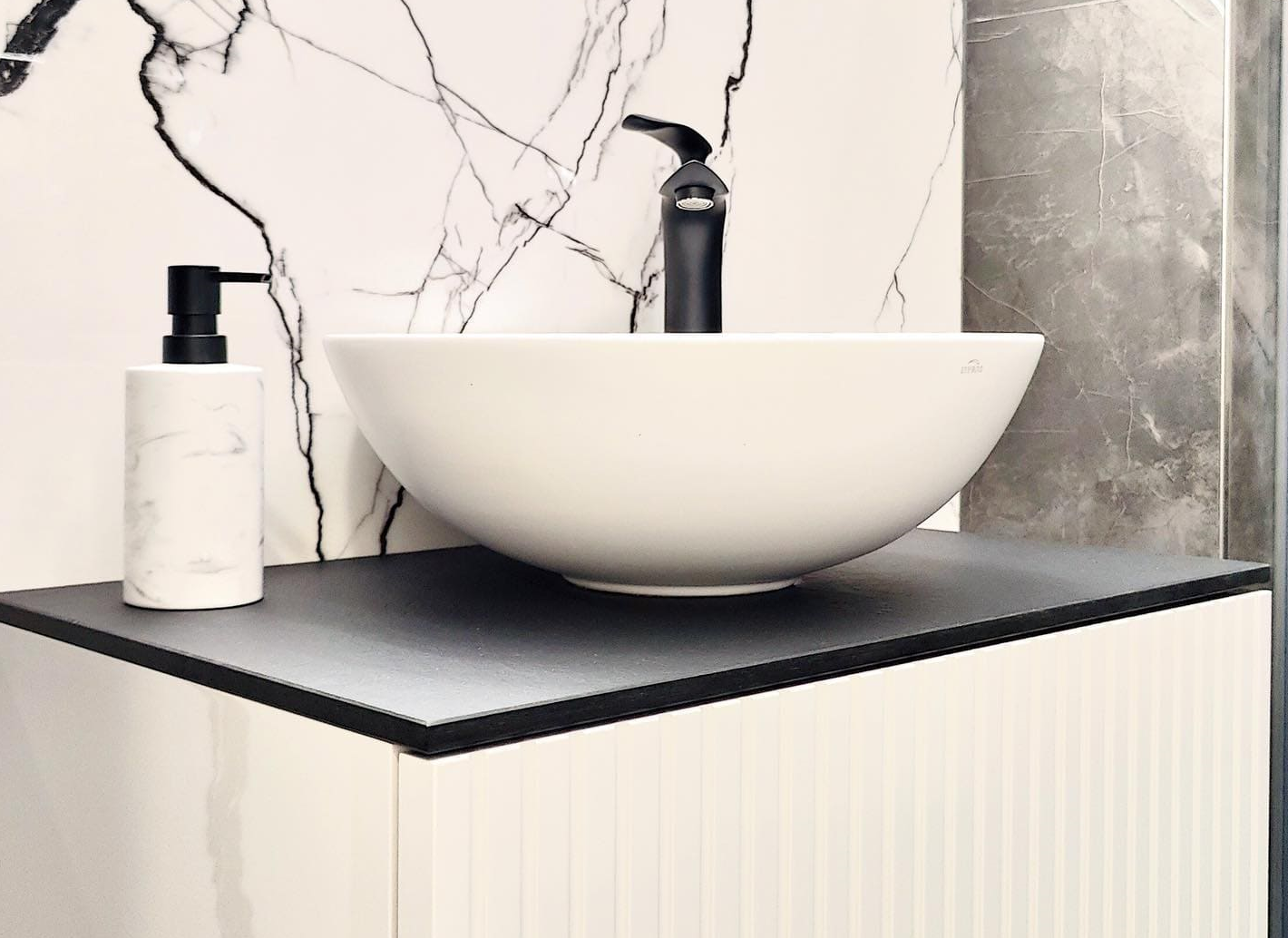 Decor Stylish bathroom countertops Fundermax - photo №25